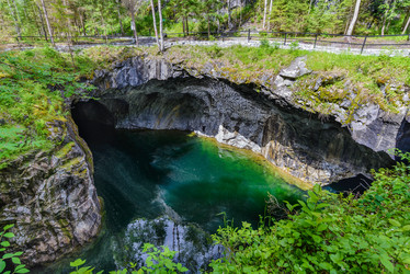 Similar image 21669039