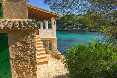 Similar image 21690662