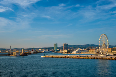 Similar image 21712610