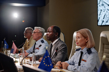 Similar image 21735380