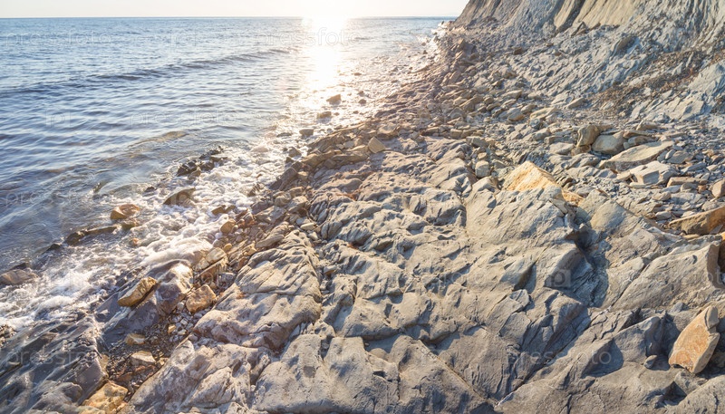Красивый скалистый берег Черного моря. Джанхот, Геленджик, Россия