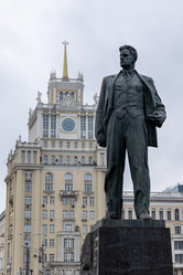 Россия. Москва. Памятник поэту Владимиру Маяковскому. Россия. Москва. Монумент поэту Владимиру Маяковскому - ffoto-graff