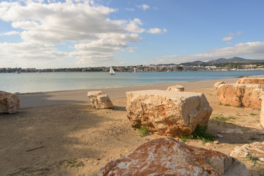 Similar image 22042001