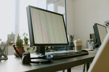 Office Workspace with Monitor Displaying Spreadsheet Офисная рабочая площадка с монитором, отображающая электронную таблицу - AnnaStills