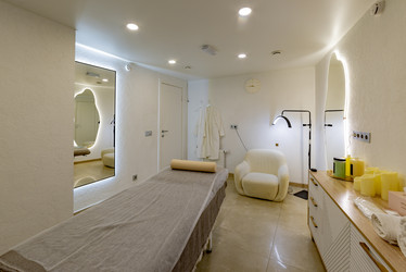 Similar image 22174880