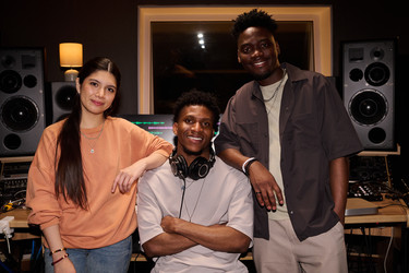 Similar image 22215300