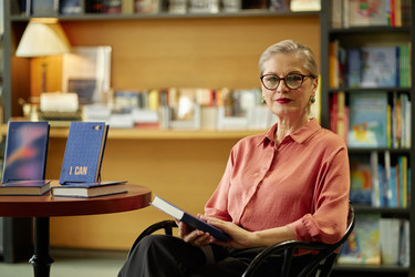 Similar image 22212750