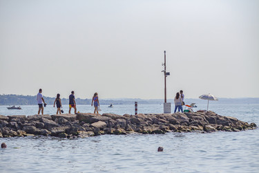 Similar image 22748880