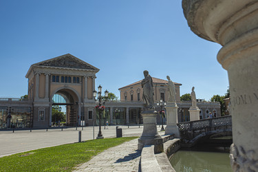 Similar image 22760045