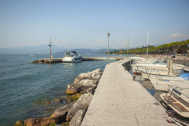 Similar image 22748760