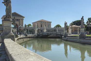 Similar image 22745377