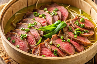 Вкусный круглый бумажный ланч-бокс, наполненный аппетитным основным блюдом и гарнирами. Генеративный ИИ - RomanZ