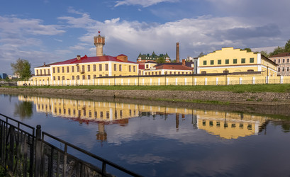 Шпульно-катушечная фабрика на берегу реки Уводь в городе Иванове. Золотое кольцо России - Parabuben