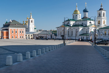 Церковь Богоявления Господня в Свято-Николаевский женском Арзамасском монастыре и старинное здание магистрата на Соборной площади. Арзамас - kostya6969