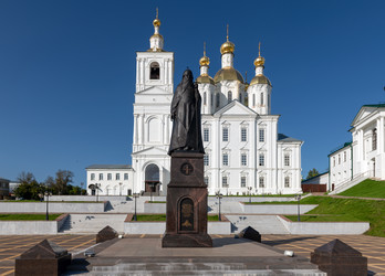 Памятник Патриарху Сергию Страгородскому в историческом центре города, напротив церкви Благовещения Пресвятой Богородицы. Арзамас - kostya6969