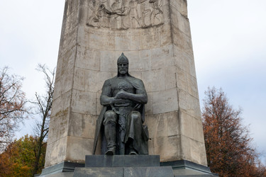 Фигура воина на Памятнике 850-летия города Владимира, Соборная площадь, город Владимир - kostya6969