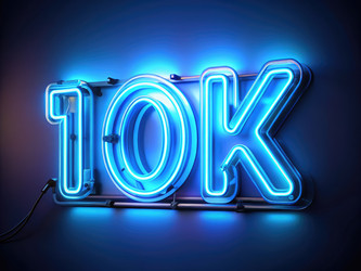 Ярко-синяя и бирюзовая неоновая вывеска «10K» на темном фоне. Генеративный ИИ - RomanZ