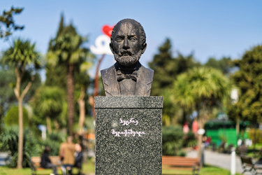 Бюст Петре Меликишвили в парке Батуми, Грузия - Pippocarlot