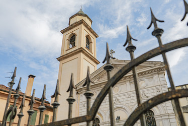 Деталь старинных ворот небольшой церкви в Rovigo 4 - Pippocarlot
