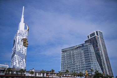 Городской пейзаж Батуми с Radisson Blue и Батумской башней - Pippocarlot