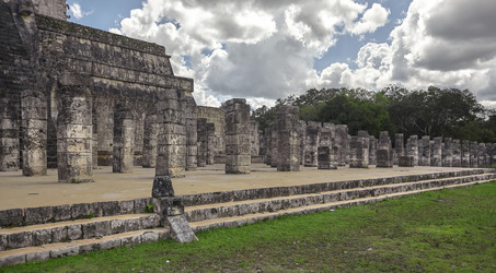 Group of columns rising at the temple of a thousand warriors in chichén itzá - Pippocarlot