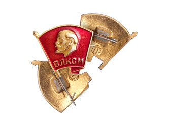 Советский значок ВЛКСМ (Всесоюзный ленинский коммунистический союз молодежи), изолированный на белом фоне. Элемент дизайна с контурной обтравкой - Prokrida