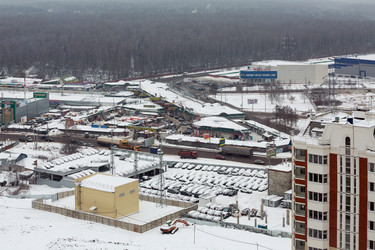 Пригородный район Москвы с большой парковкой и торговой зоной - paha_l