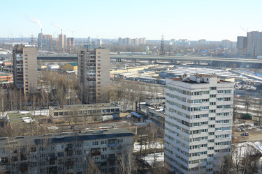 Вид сверху на городской пейзаж с высотными зданиями - paha_l