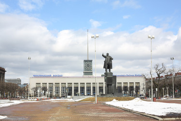 Финляндский железнодорожный вокзал и памятник Владимиру Ленину - paha_l