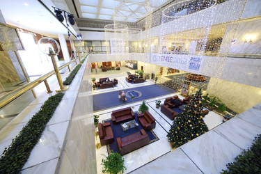 MOSCOW – NOV 21: New Year interior in lobby of the President Hotel, on Nov 21, 2012 in Moscow, Russia - paha_l