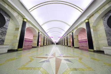 САНКТ-ПЕТЕРБУРГ - 6 АПРЕЛЯ: станция метро «Адмиралтейская» - paha_l