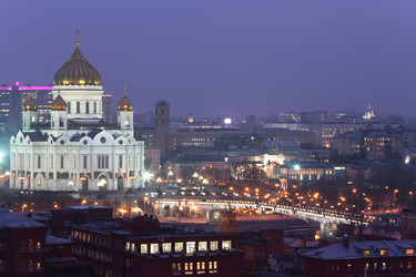 МОСКВА - 21 НОЯБРЯ: Храм Христа Спасителя в Москве и окрестности ночью, 21 ноября 2012 года, Москва, Россия. Храм построен в русско-византийском стиле - paha_l