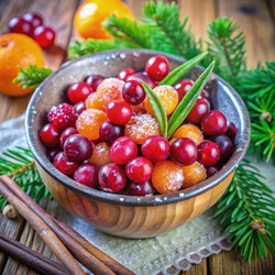 Вкусные клюквенные цукаты с апельсином и ванилью в деревянной вазе с сезонным декором. Генеративный искусственный интеллект - RomanZ