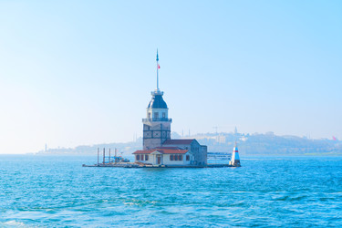 Skyline of Istanbul and Bosporus waterway with Maiden's Tower (Kiz Kulesi) �sk�dar Istanbul, Turkey - Neirfy