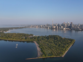 Панорама Торонто с CN Tower, набережной и Торонтскими островами на озере Онтарио, Канада - EOS_Canon