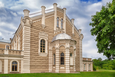 Большая хоральная синагога в Гродно, Беларусь, вид сзади. Переменная облачность, историческая еврейская архитектура и достопримечательность - borisb17