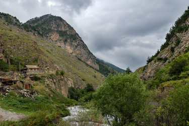 Река Фиагдон, у подножья горы Кариу-хох. Село Дзивгис. Алагирский район. Северная Осетия. Россия - kostya6969