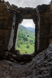 Дзивгисская наскальная крепость. Село Дзивгис. Алагирский район. Северная Осетия. Россия - kostya6969