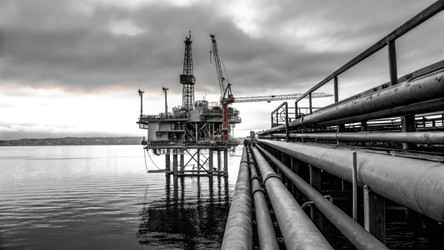 Нефтегазовая платформа в морской зоне с трубопроводами. Генеративный искусственный интеллект - RomanZ