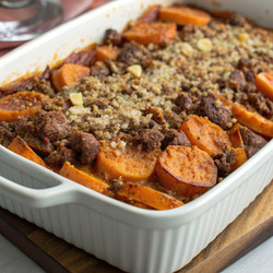 Вкусный рецепт запеканки из говядины барбекю и сладкого картофеля. Генеративный искусственный интеллект - RomanZ