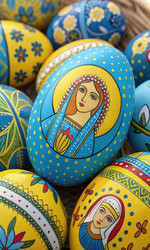Яркие славянские яйца писанка, выставленные на всеобщее обозрение во время традиционного праздника. Генеративный искусственный интеллект - RomanZ