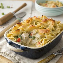 Вкусный куриный пирог с хрустящей корочкой и лапшой. Генеративный искусственный интеллект - RomanZ