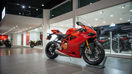 Мотоцикл Ducati Supersport RZ представлен в современном мотосалоне. Генеративный искусственный интеллект - RomanZ