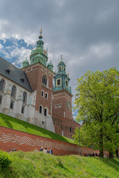 Башни и оборонительные стены Вавельского собора в Кракове, Польша - peter.picture