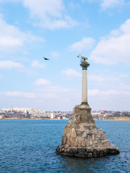 Памятник затопленным кораблям в Севастопольской бухте, Крым, Черное море - peter.picture