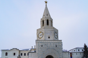 Городской пейзаж. Спасская башня Казанского кремля. Казань. Республика Татарстан - kasbes