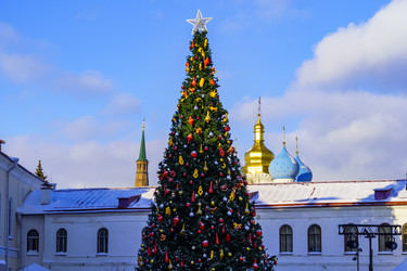 Городской пейзаж. Новогодняя елка. Казанский кремль. Казань. Республика Татарстан - kasbes