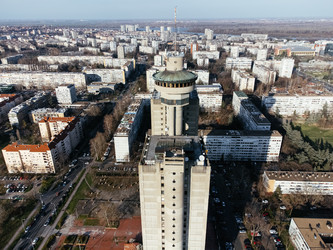 Вид с дрона на башню «Генекс» у Западных ворот Белграда, район Новый Белград, Сербия. Европа - EOS_Canon