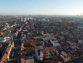 Вид с дрона на закате над районом Земум, Белград, Сербия, Европа. 4K - EOS_Canon