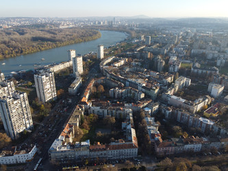 Вид с дрона на закат над Новым Белградом и районом Земум, Сербия, Европа. 4K - EOS_Canon